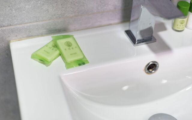 Earl's Court by CAPITAL 119