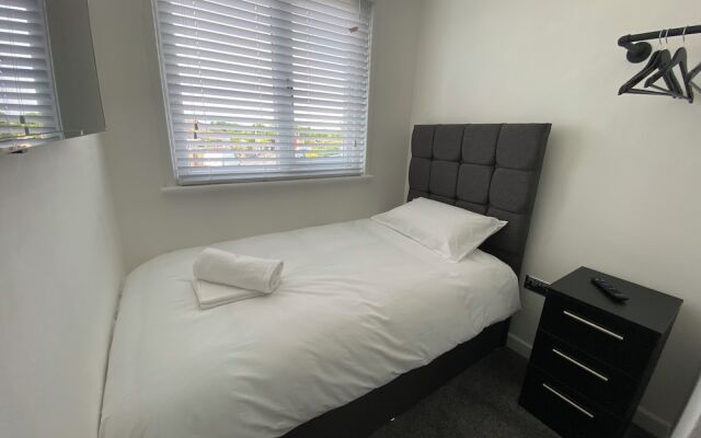 Lovely Refurbished 3-bed House in Liverpool
