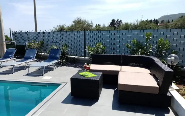 Countryside Villa With Private Pool