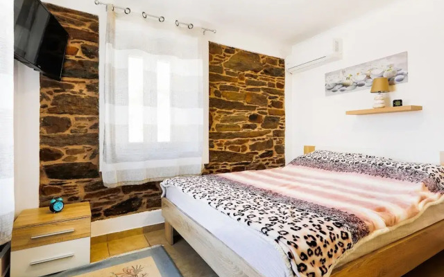 Simplistic Holiday Home in Oinousses with Balcony