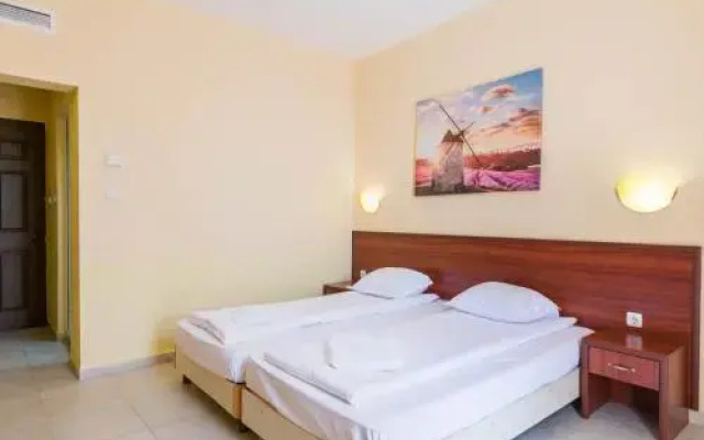 Akroza Hotel