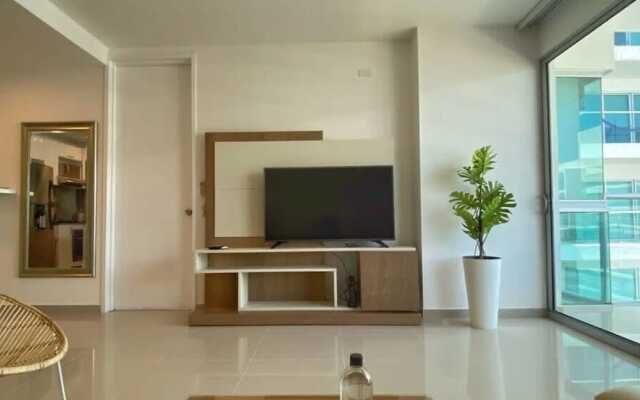 w Incredible 2BR w Unique View n AC