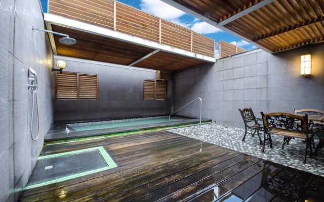 Yanold Fashion Spring House