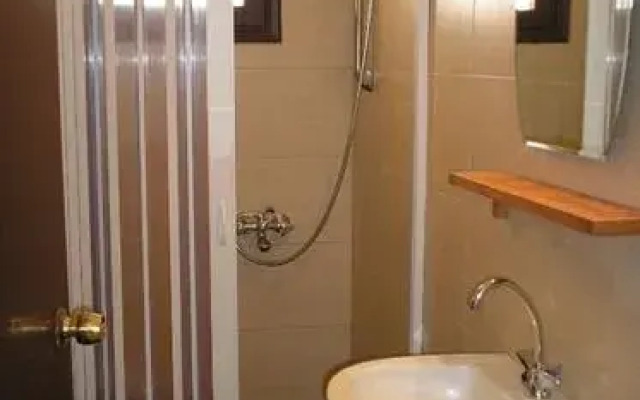Irini Hotel-Apartments
