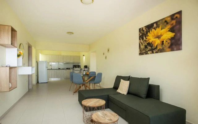 Eden Sunflower - Luxurious Apartment with Sea View