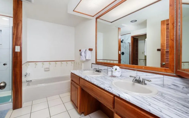 Kahaluu Bay Villas 304
