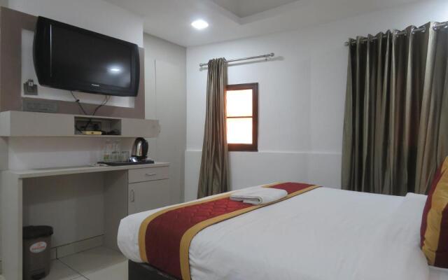 OYO 7077 Reegate Inn