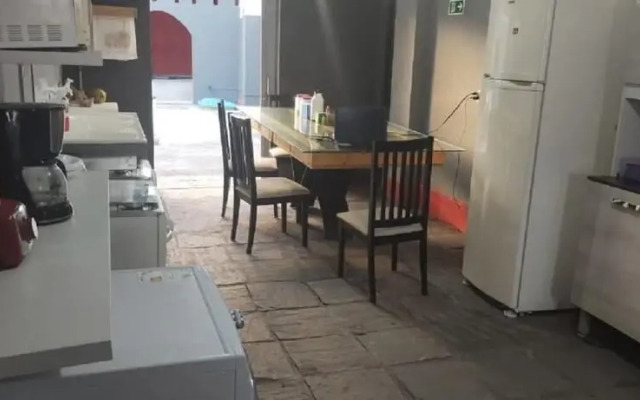 Le Chat Qui Peche Hostel