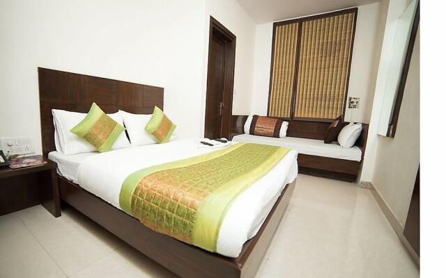 Hotel Sunrise Dx @ Opposite New Delhi Railway Station