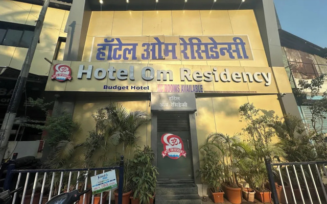 OYO 36061 Om Residency