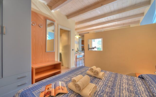 Blue Apartment Desenzano With Wifi