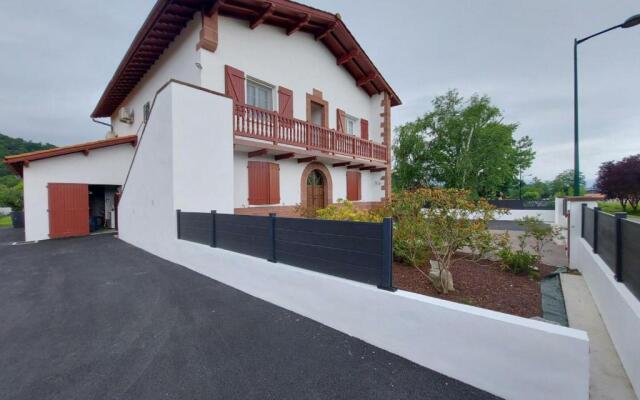 Gîte Saint-Jean-le-Vieux, 3 pièces, 5 personnes - FR-1-384-791