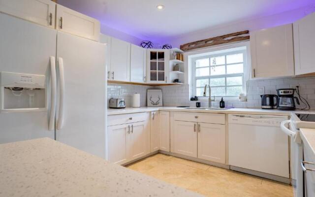 Designers Den Creative Space Garden and Parking