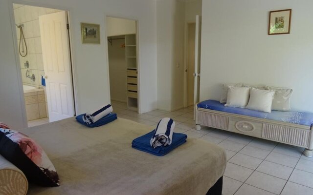 Palm Cove Holiday House