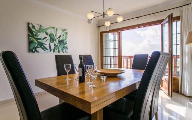 Luxury Villa With Private Heated Pool 15