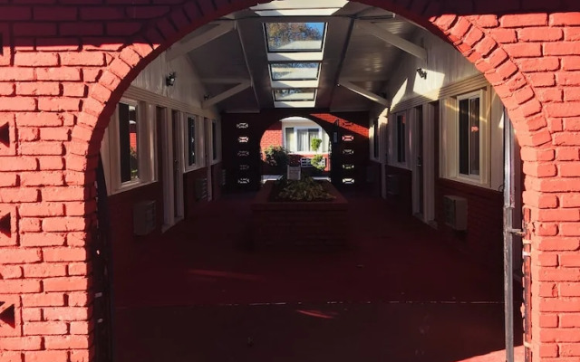 Red Carpet Inn