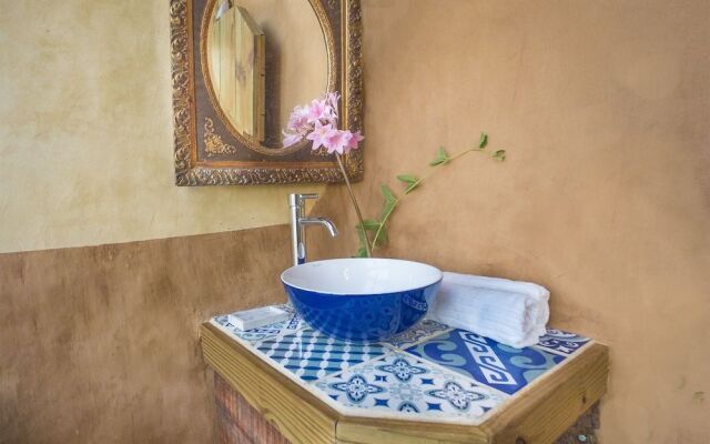 Caliu Earthship Ecolodge