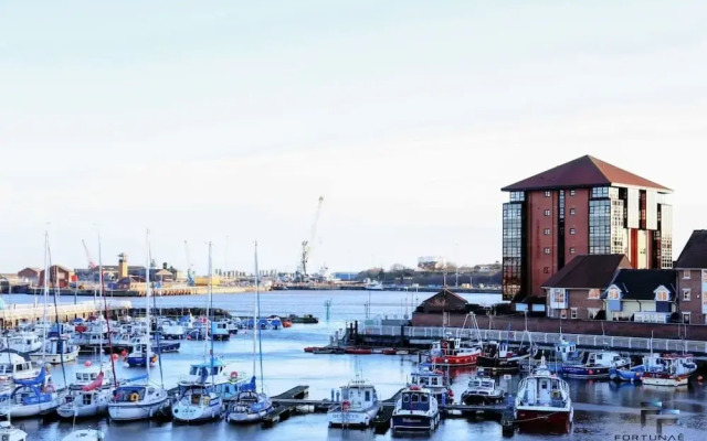 Beautiful 5-bed House Roker Beach
