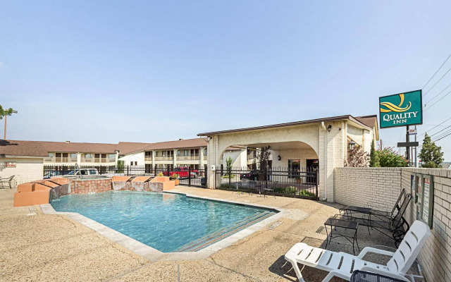 Quality Inn Near Lake Marble Falls