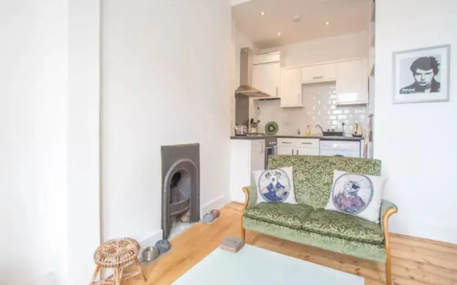 2 Bedroom Flat Near City Centre