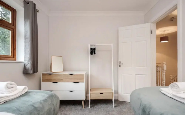 Maidenhead  Pet Friendly  4 Bed House