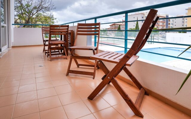 Excellent one Bedroom Apartment in Meia Praia, With Communal Pool