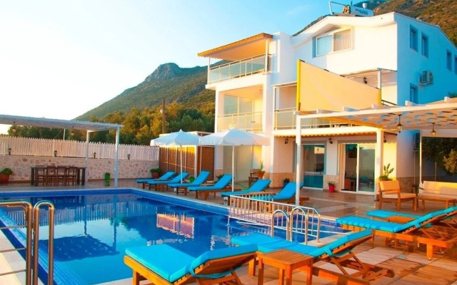 Villa Akca by Akdenizvillam