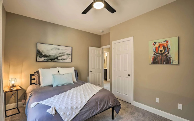 Charming Retreat w/ Mtn Views: Walkable Location!