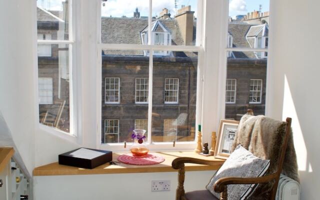 2 Bedroom Flat In Heart Of New Town