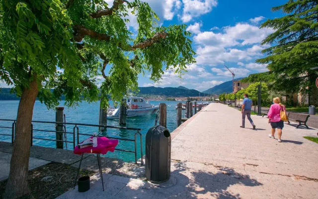 Perla del Lago Near the Beach