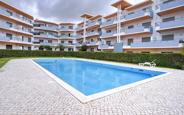 Excellent one Bedroom Apartment in Meia Praia, With Communal Pool