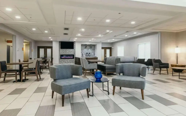 Howard Johnson by Wyndham Bole Plaza Chengwu