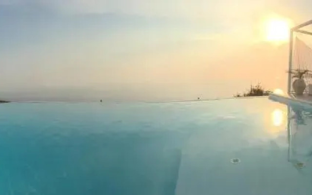 White Club Residence