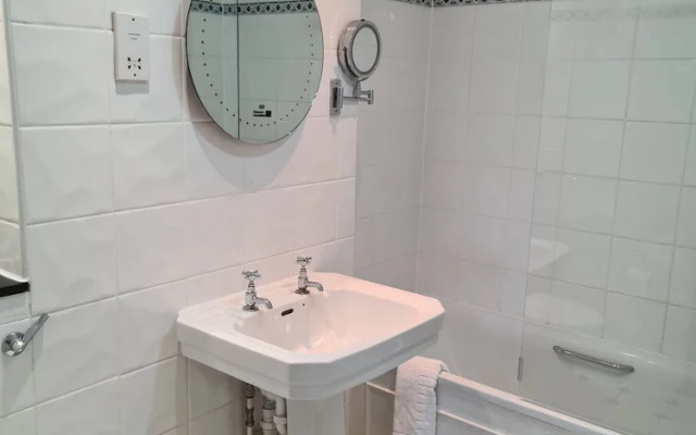 Mercure Birmingham North Barons Court Hotel