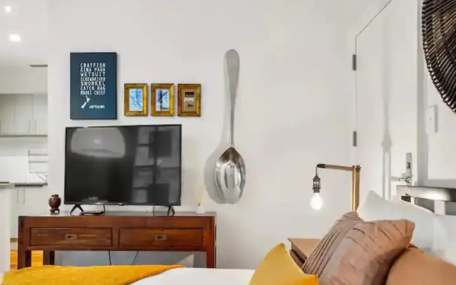Stylish Studio With Pool And Gym