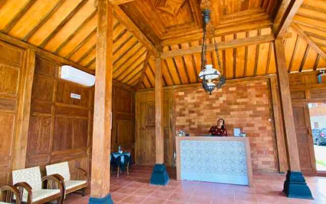 Dea Lokha Hotel