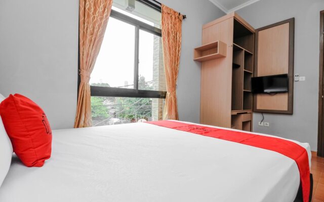 RedDoorz near Manggarai Station 2