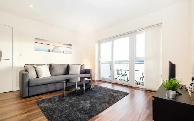 Deluxe Kennet Island Apartment