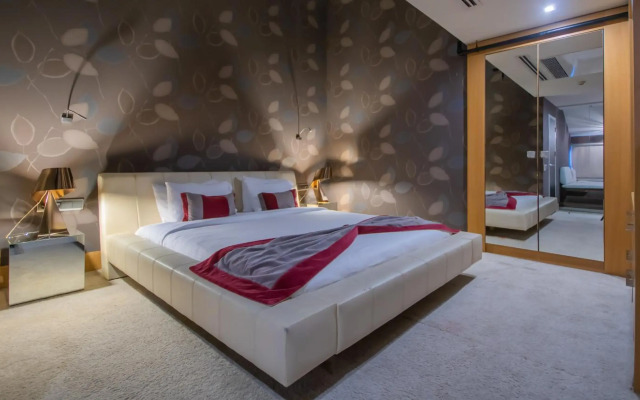 Vernazza Suites Hotel