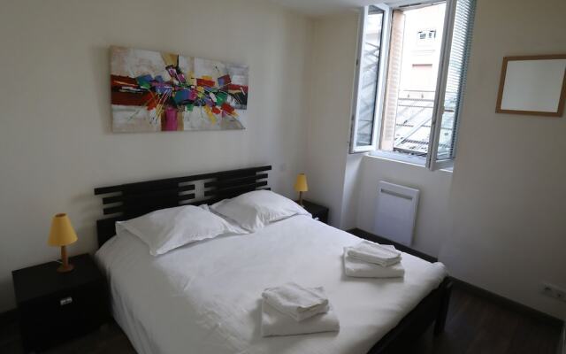 1bd Apartment Right Downtown