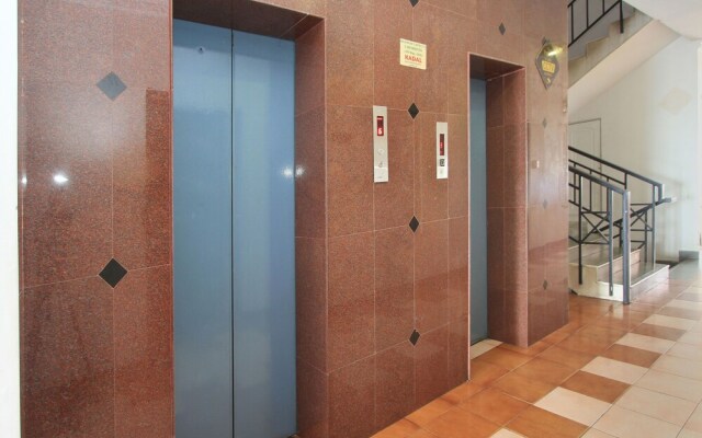 OYO 10632 Hotel Brigade Royal