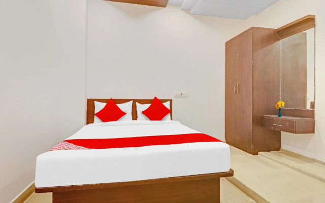 OYOFlagship 80467H Hotel R Square