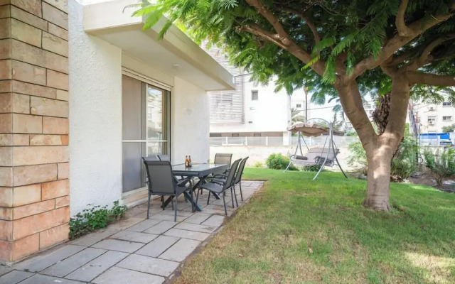 Supreme 4BR Villa With Garden & Sea View
