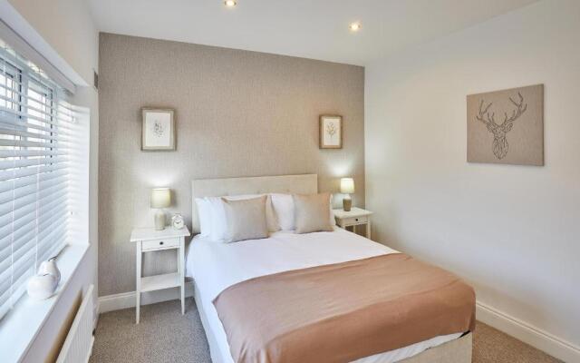 Host Stay Newsam Crescent
