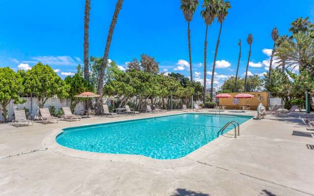 Mount Vernon Inn Escondido Downtown