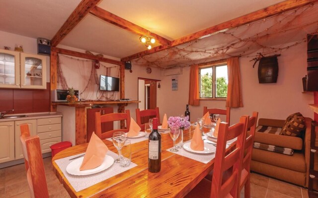 Beautiful Home in Kanica With Wifi and 2 Bedrooms