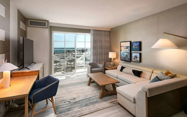 Inn at the Pier Pismo Beach, Curio Collection by Hilton