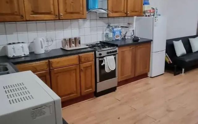 Lovely 5-bed House in London