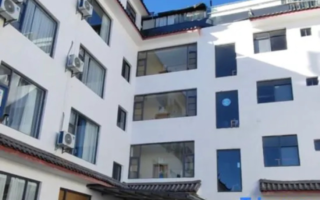 Date jade dragon snow mountain view guest house