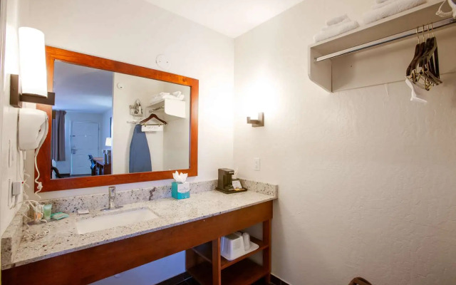 The Hotel Serene Glendale Peoria, Surestay Collection by BW